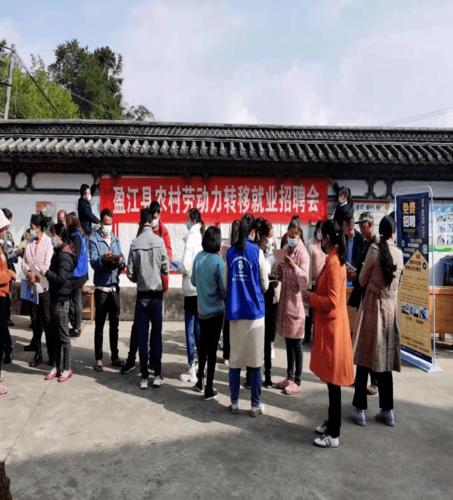 劳务派遣搭桥，乡村就业路宽——专员队伍深入15个乡镇推动劳动力转移对接纪实
